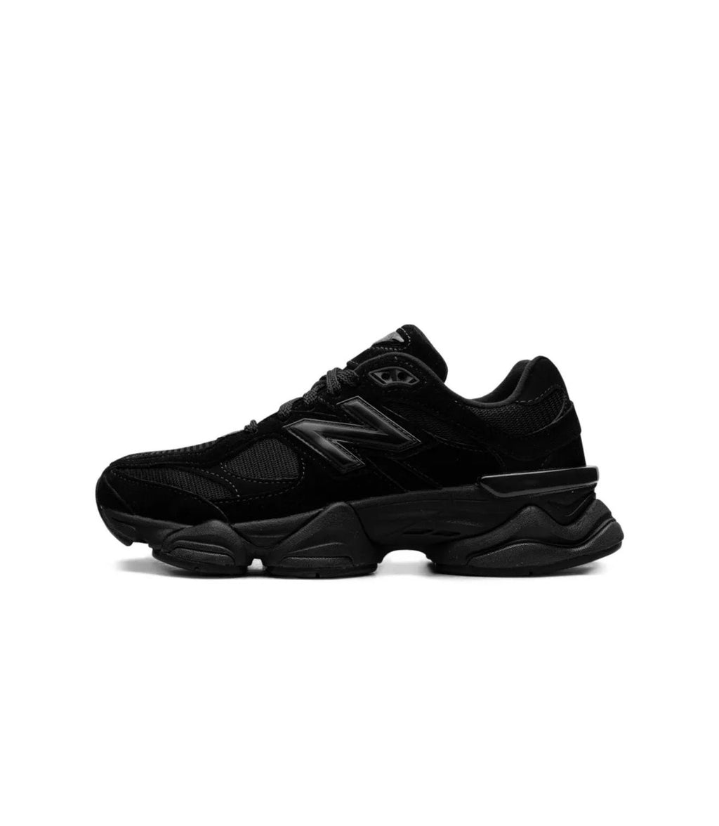 NB 9060 Triple Black – Edición Urbana Limitada