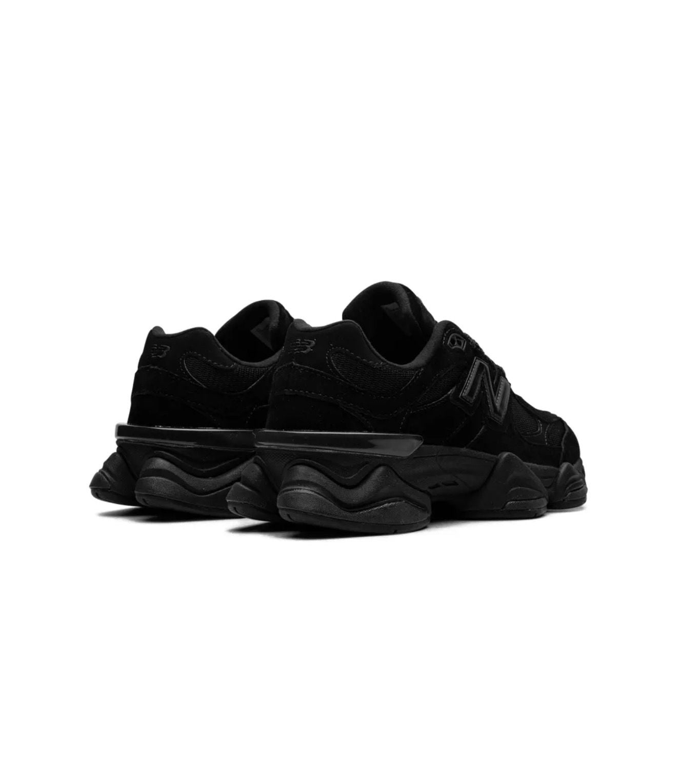 NB 9060 Triple Black – Edición Urbana Limitada
