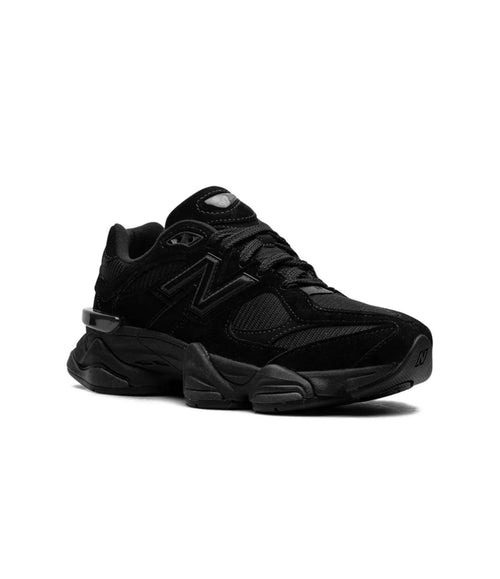 NB 9060 Triple Black – Edición Urbana Limitada